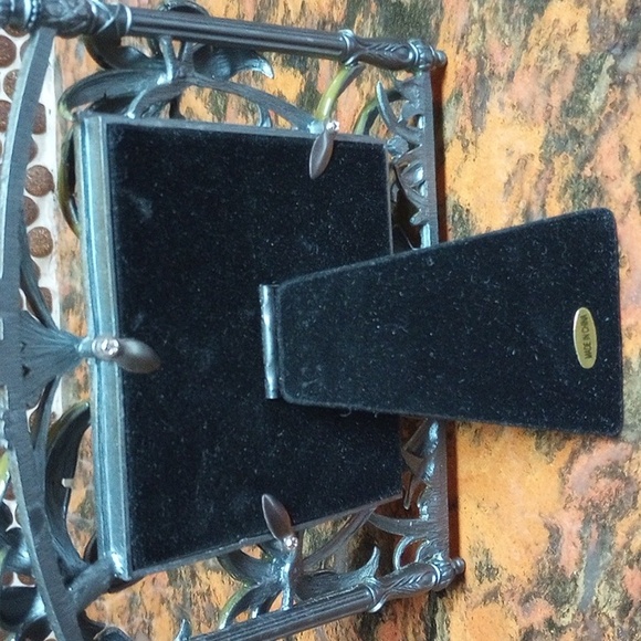 Picture Frame 4 x 4 FREE With $30 Purchase - Picture 9 of 12